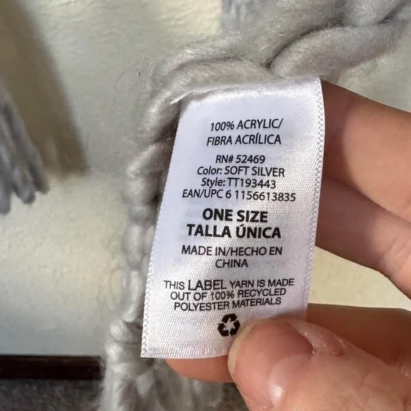 Grey oversized chunky knit scarf - Picture 6 of 6